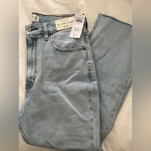 NWT Women’s Abercrombie & Fitch High-Rise Ankle Straight Jean